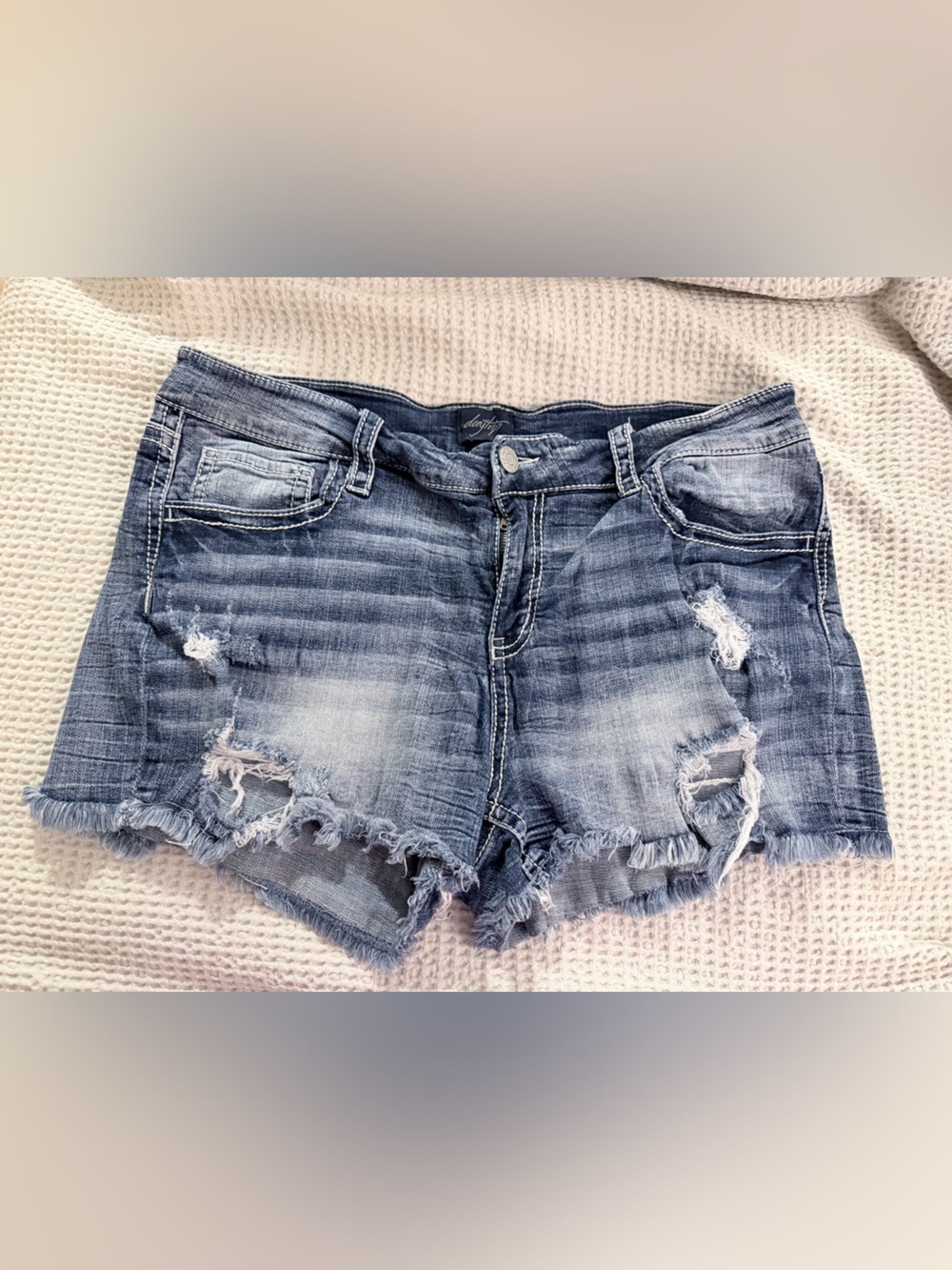 Daytrip- The Buckle | Distressed Denim Shorts | Size 34